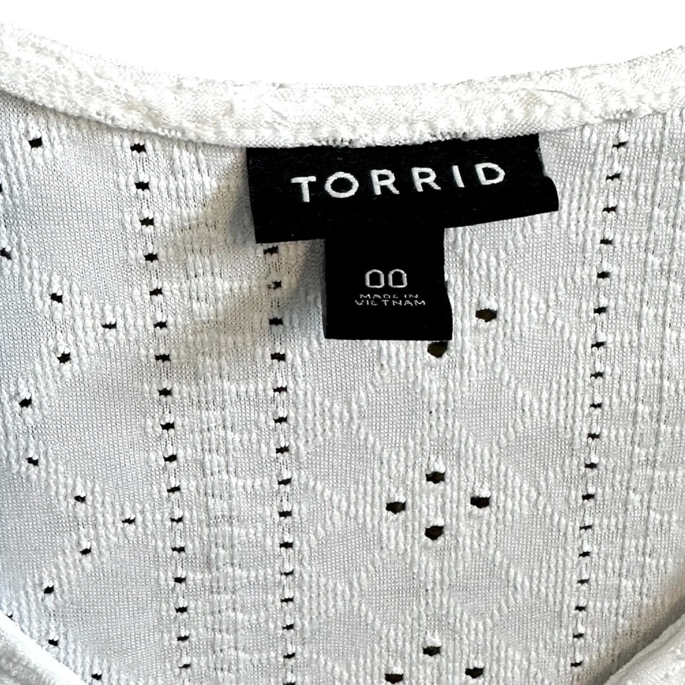 TORRID white stretch eyelet cap sleeve loose fit top size 00 (M/10) - Picture 3 of 5